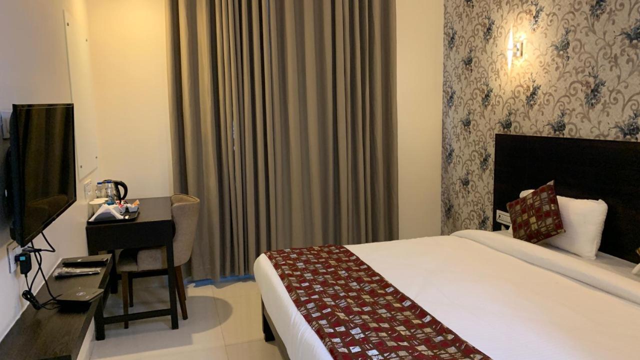 Hotel Singh'S By Wb Inn, Vashi, Nova Bombaim Exterior foto