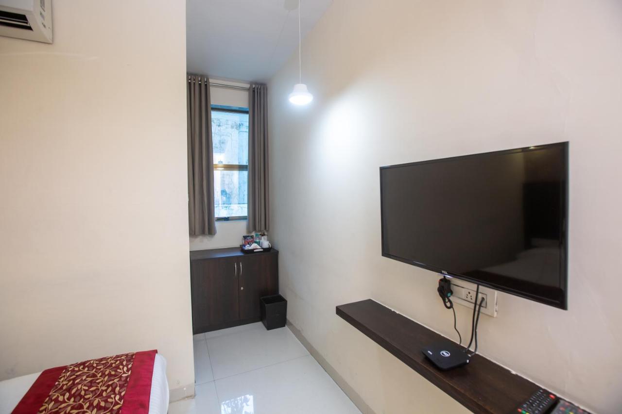 Hotel Singh'S By Wb Inn, Vashi, Nova Bombaim Exterior foto