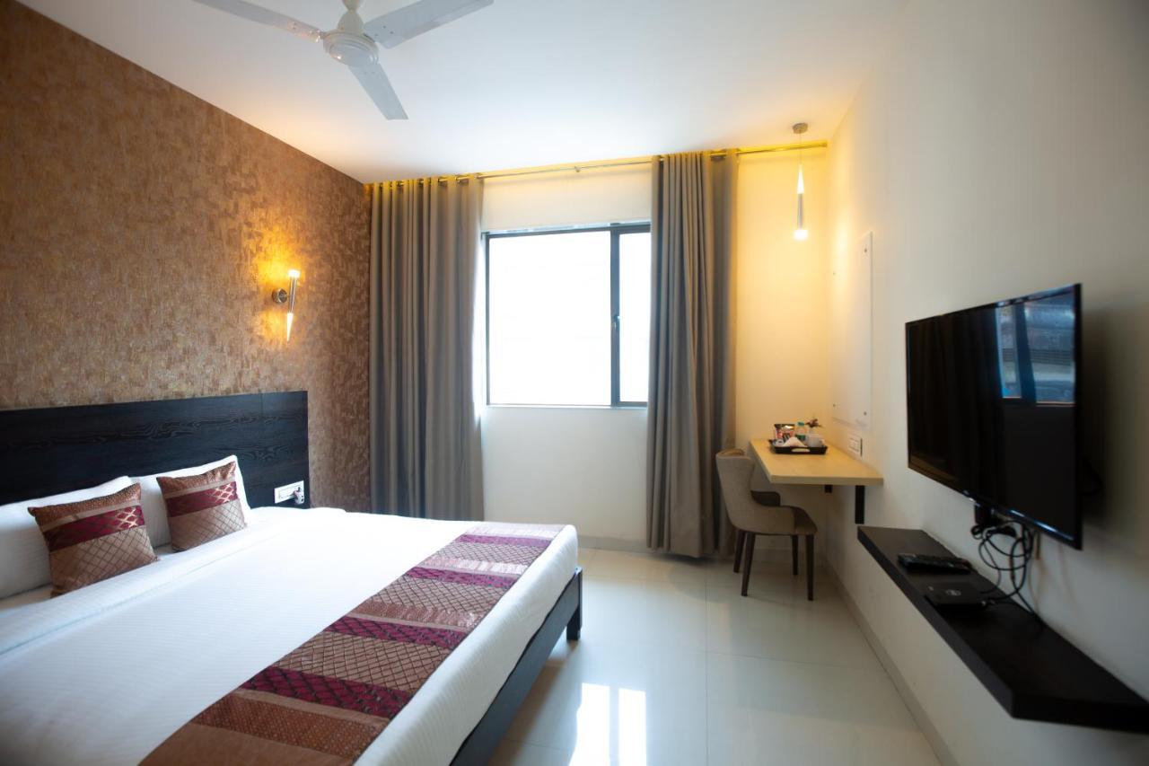 Hotel Singh'S By Wb Inn, Vashi, Nova Bombaim Exterior foto